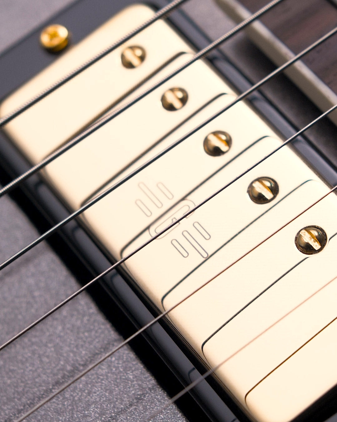 Goldsound Humbucker covers in gold