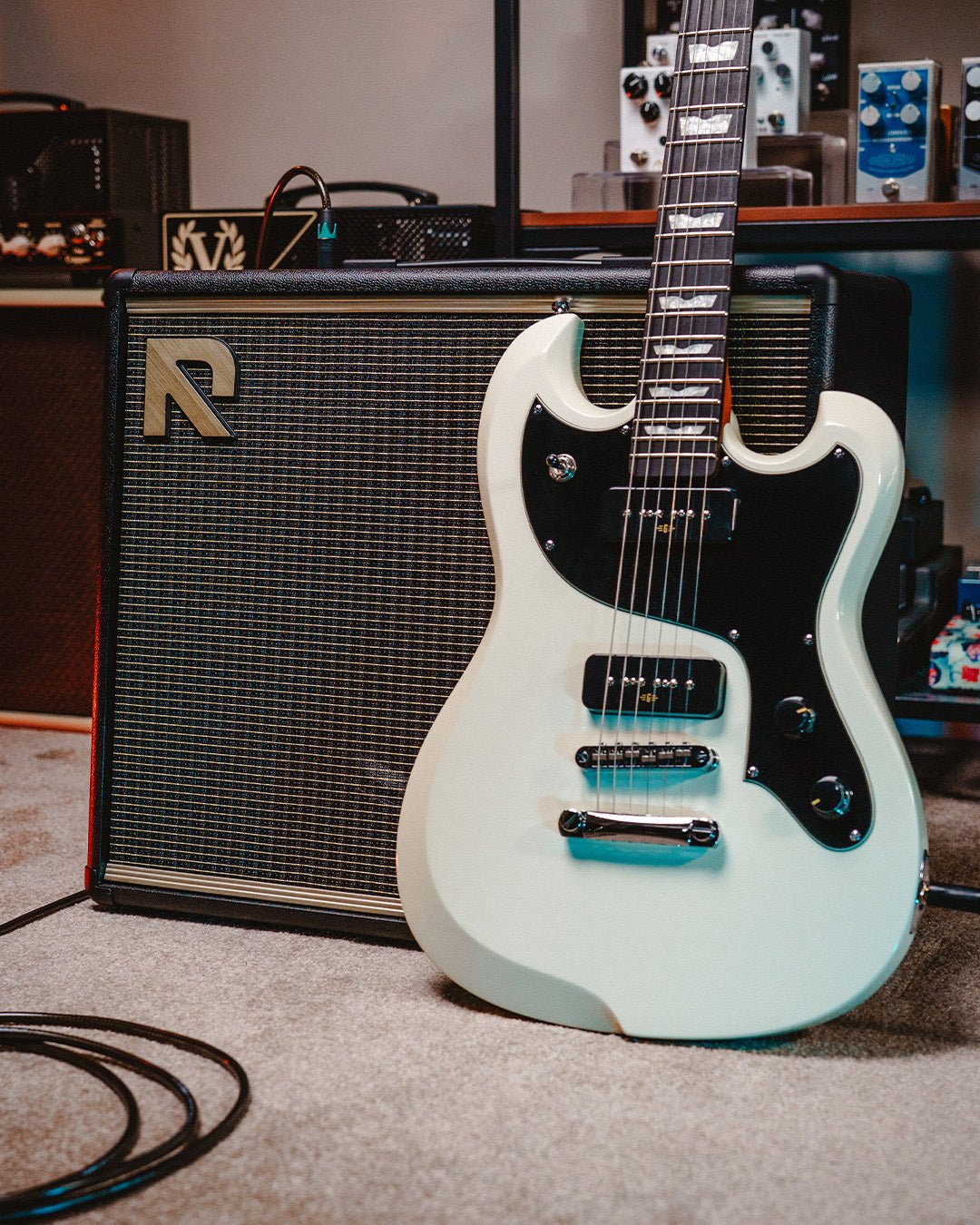 Carve - Vintage White - Baum Guitars