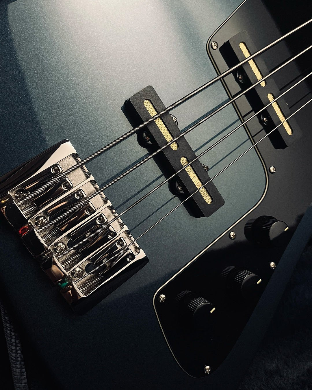 Revival Wingman Bass - Stone Blue | Custom Shop - Baum Guitars