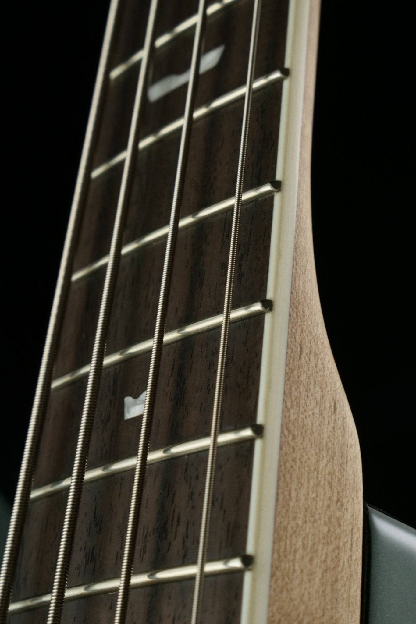 Revival 49 Wingman Bass - British Racing Green metallic | Custom Shop - Baum Guitars
