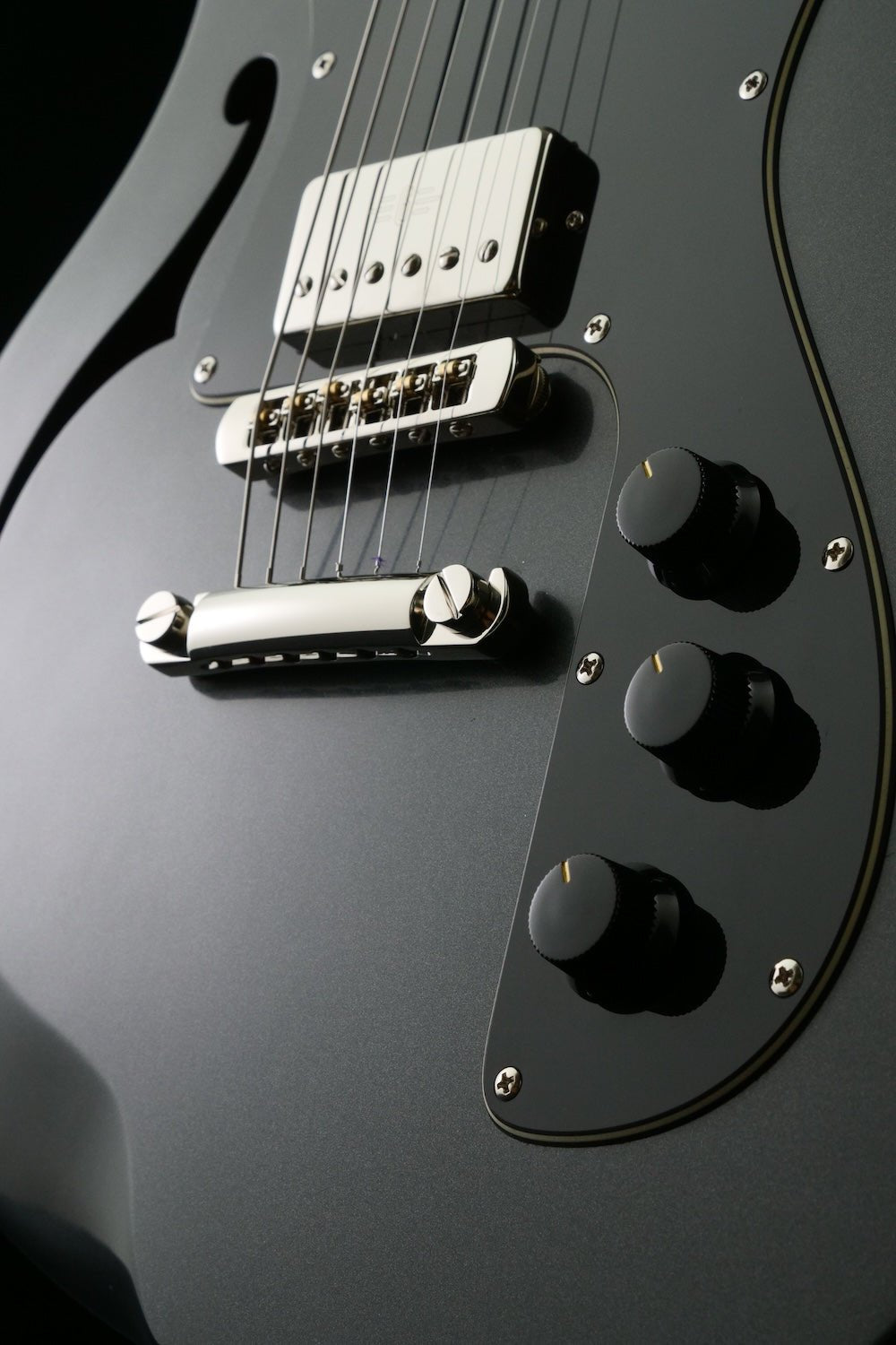 Revival 52 Conquer - Magnetic Black metallic | Custom Shop - Baum Guitars