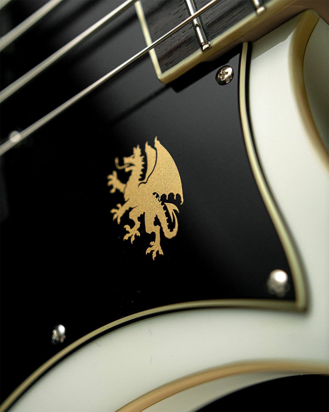 Nidhogg Bass - Vintage White - Baum Guitars