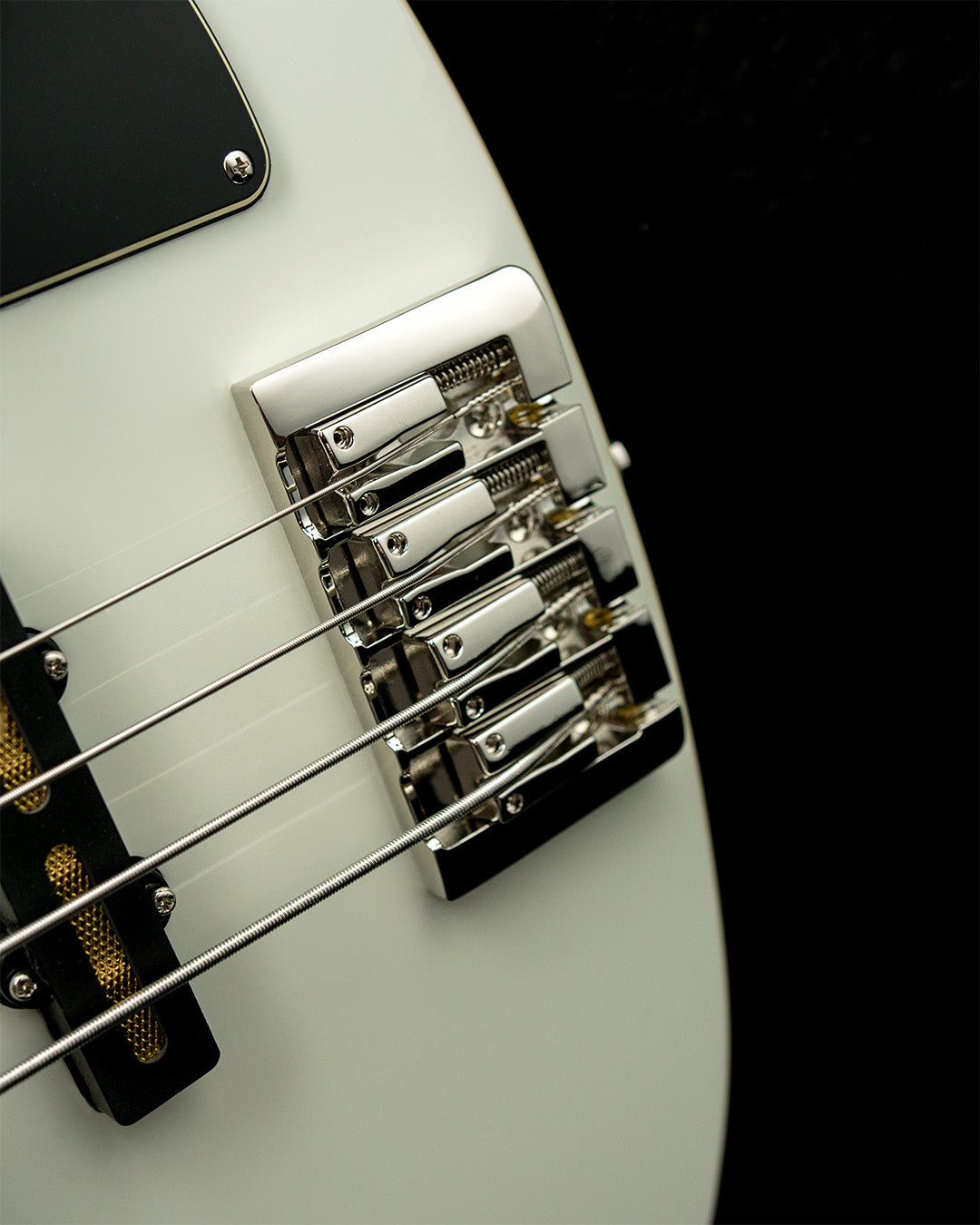 Nidhogg Bass - Vintage White