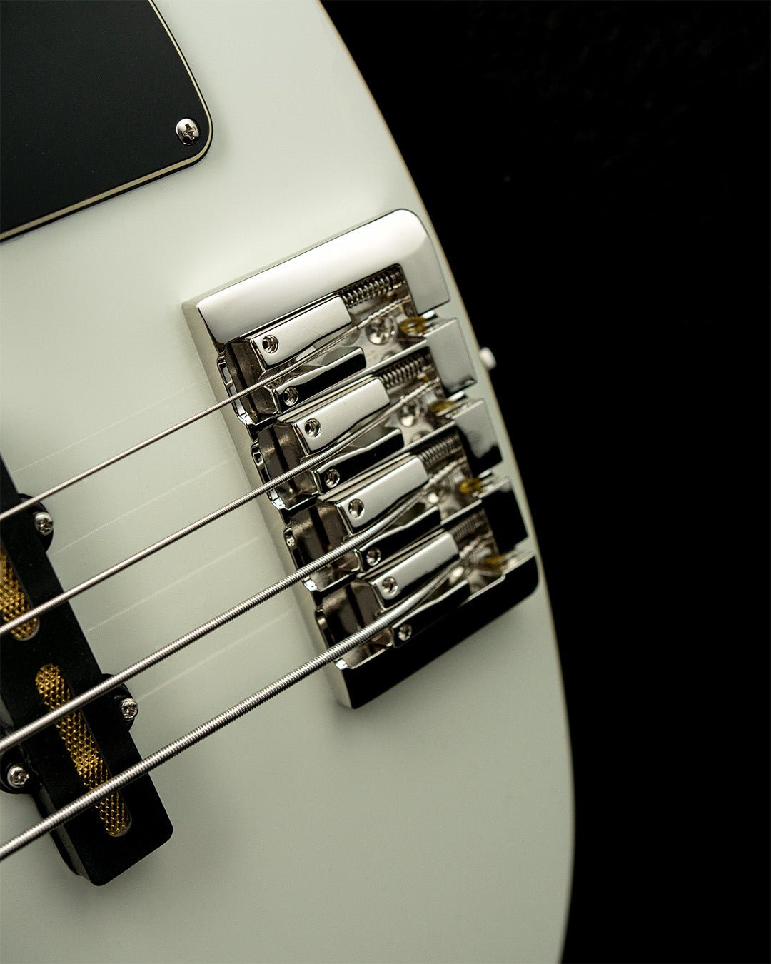 Nidhogg Bass - Vintage White - Baum Guitars