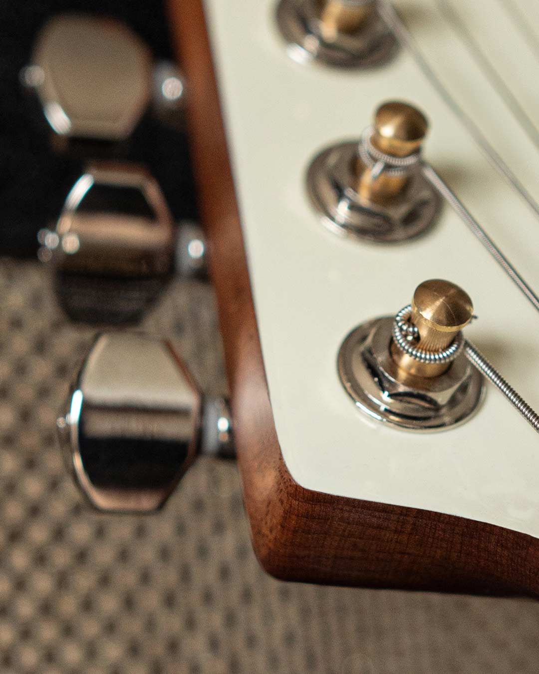 Celestor - Vintage White - Baum Guitars