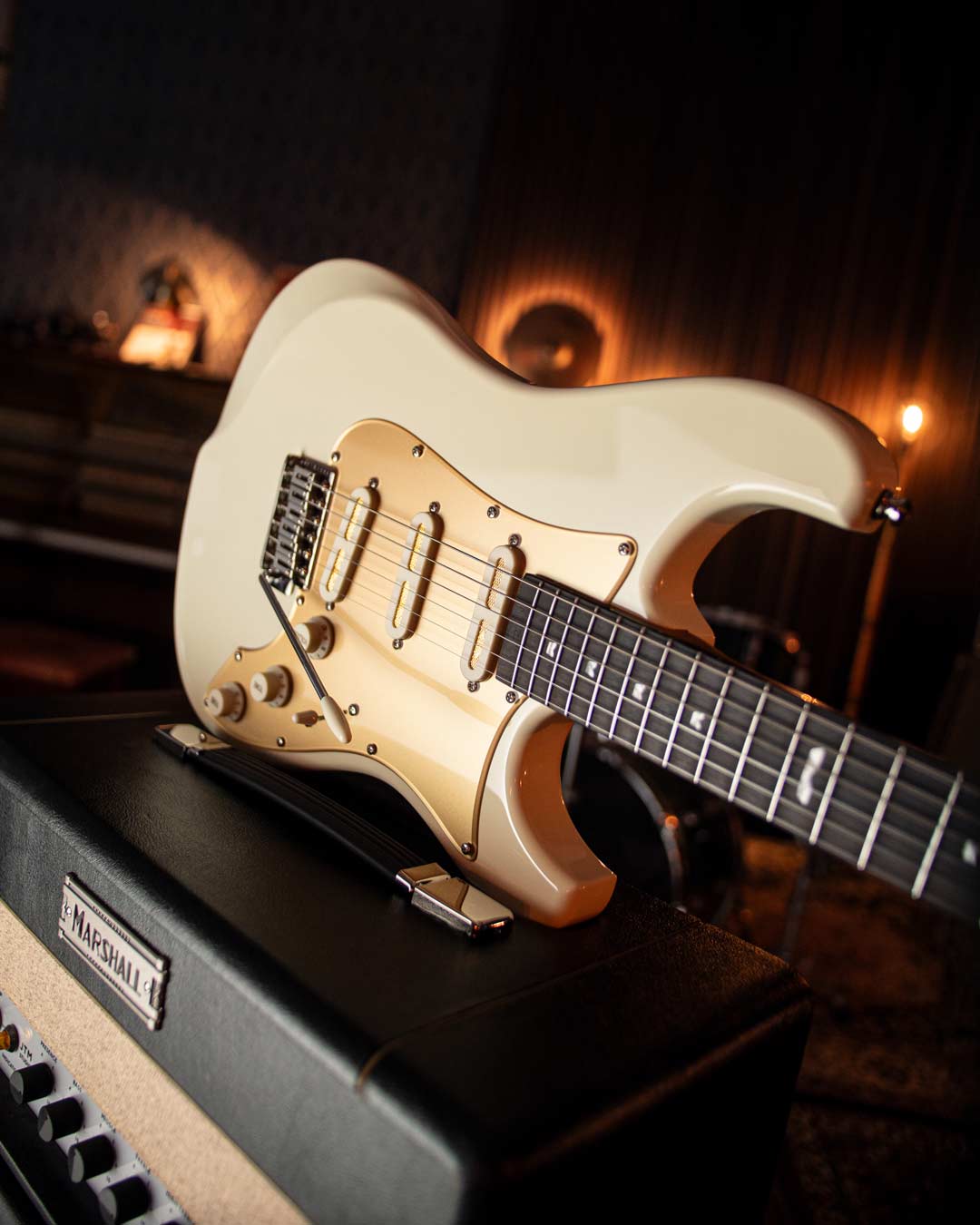 Celestor - Vintage White - Baum Guitars