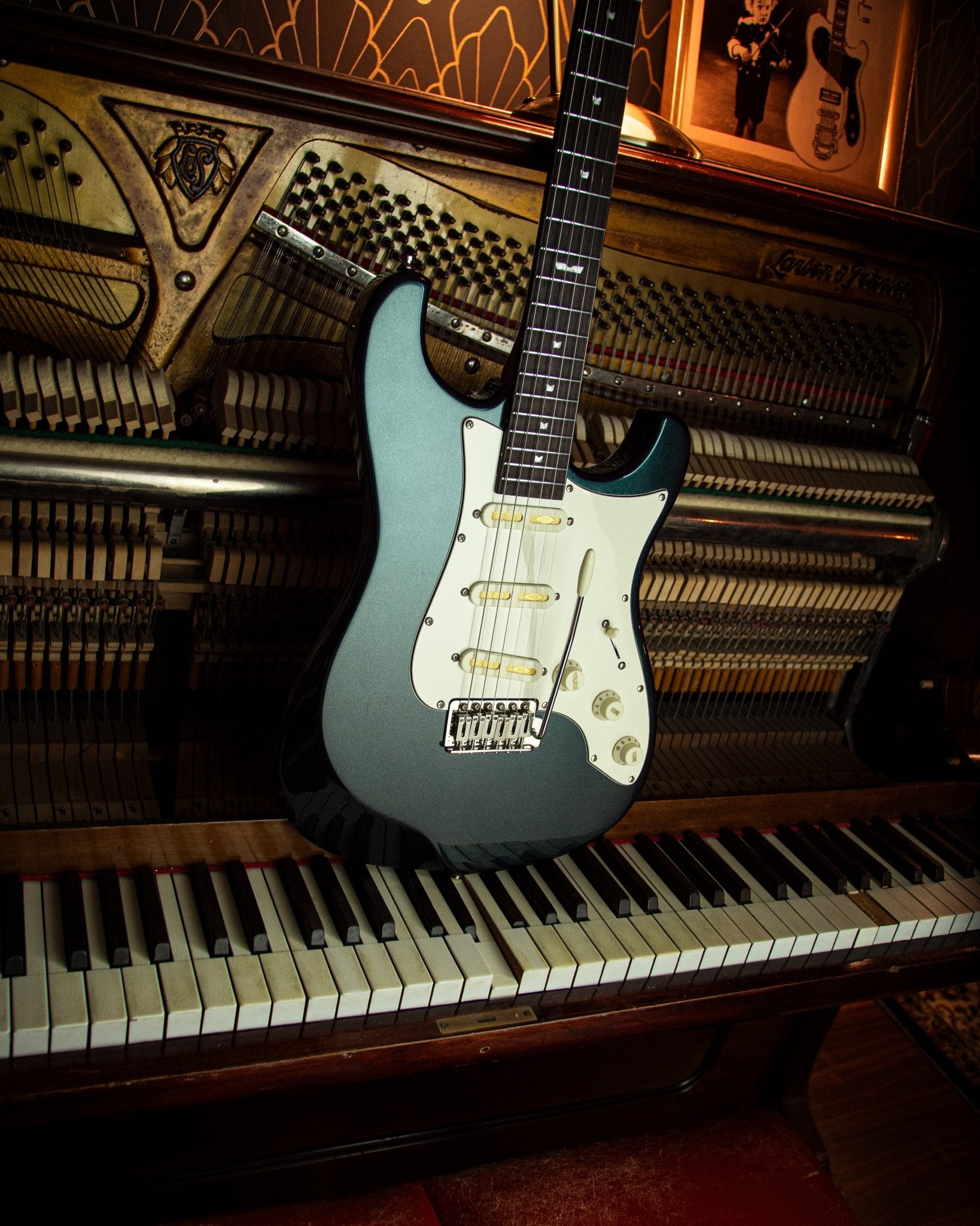 Celestor - Glacier Blue - Left Hand - Baum Guitars