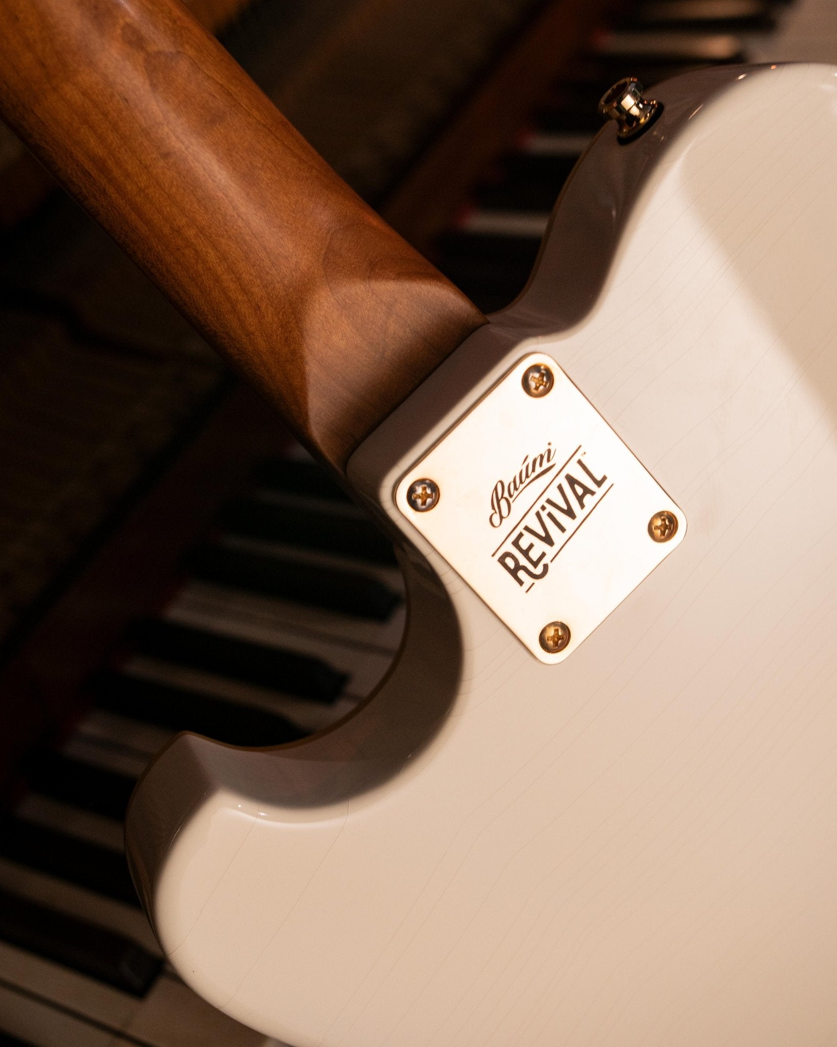 Revival Leaper Tone - Vintage White Aged | Custom Shop - Baum Guitars