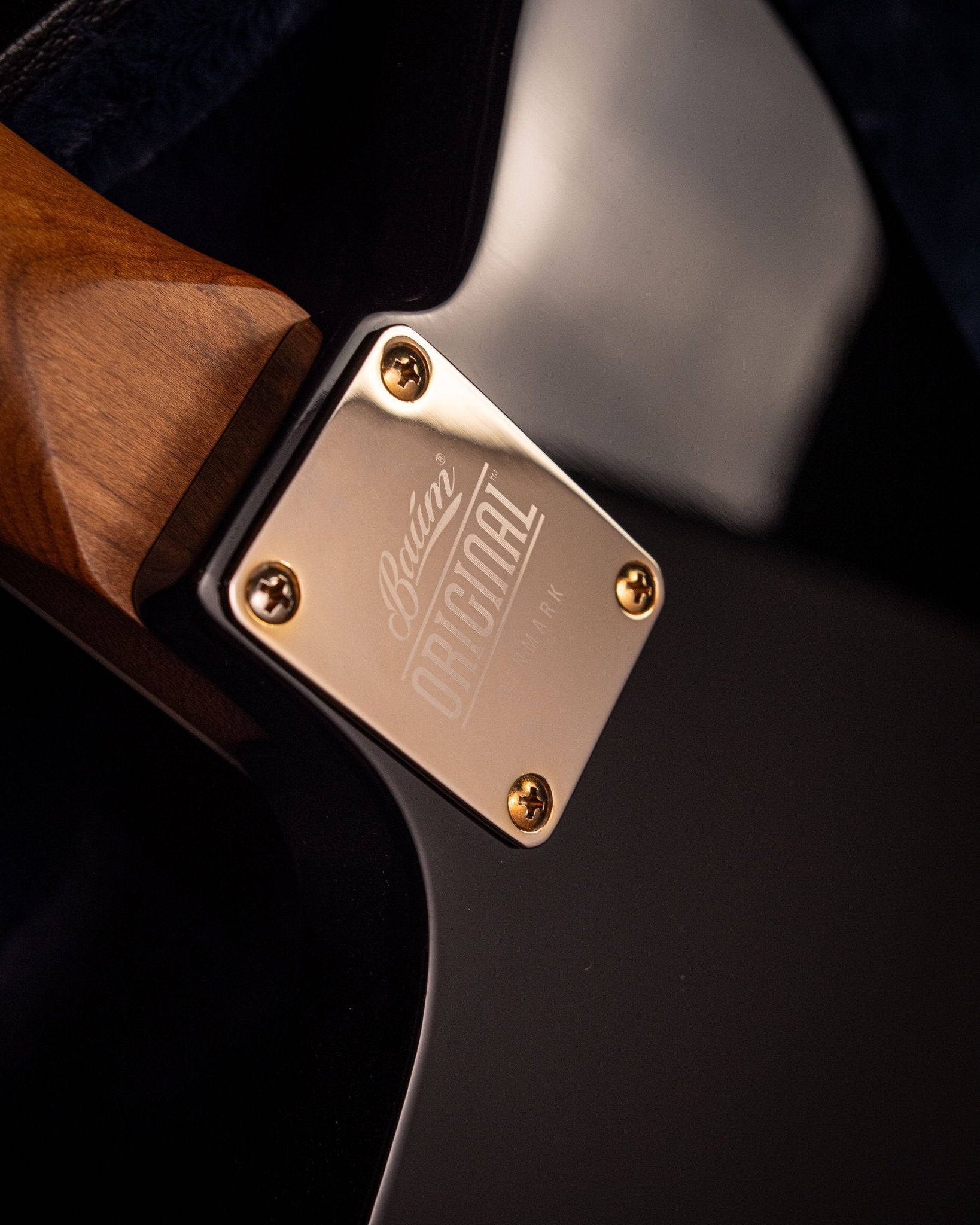 Wingman Deluxe - Pure Black - Baum Guitars