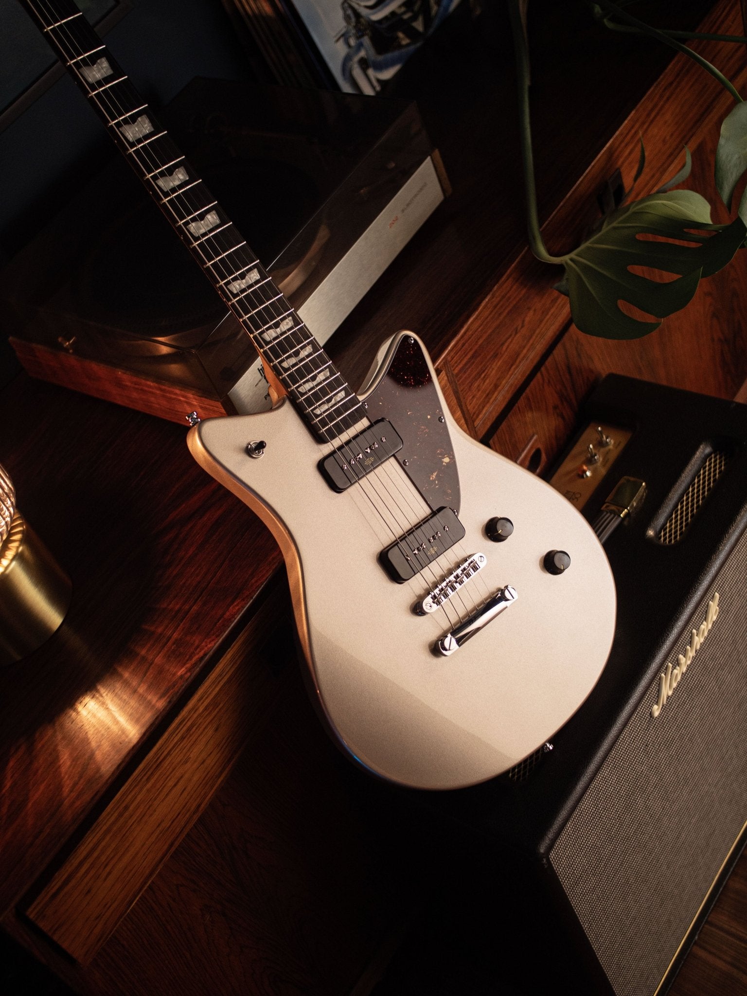 Revolt - Moon Silver - Baum Guitars