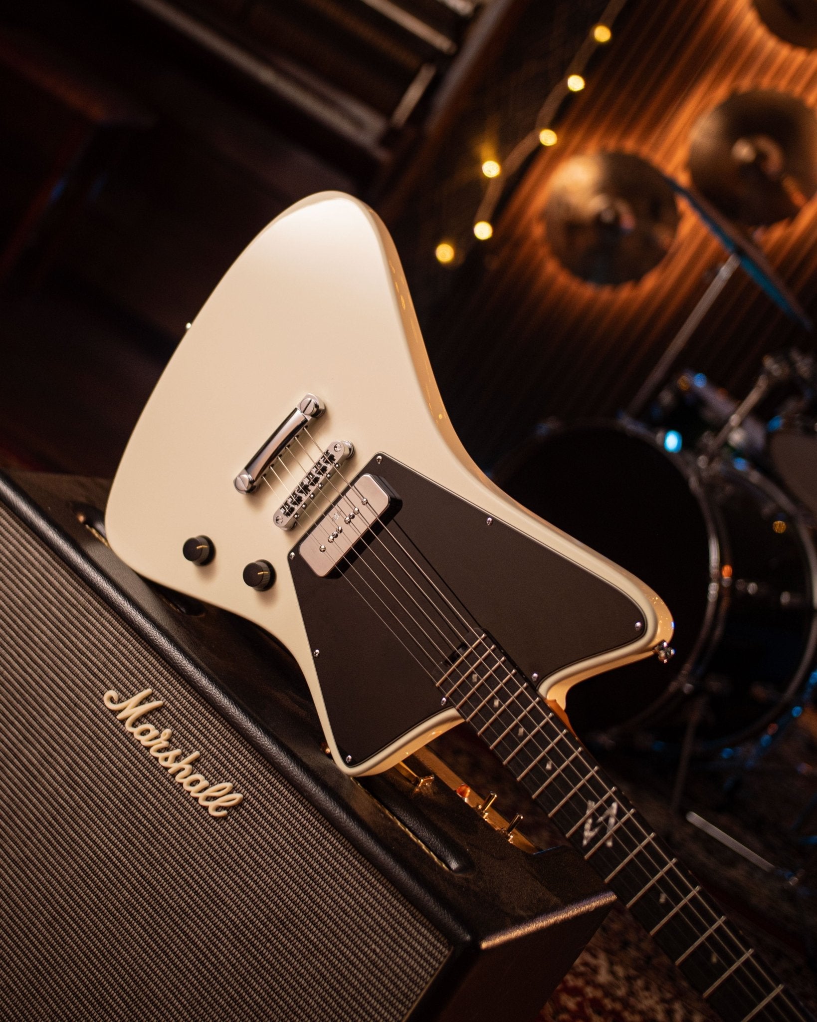 Savage - Vintage White - Baum Guitars