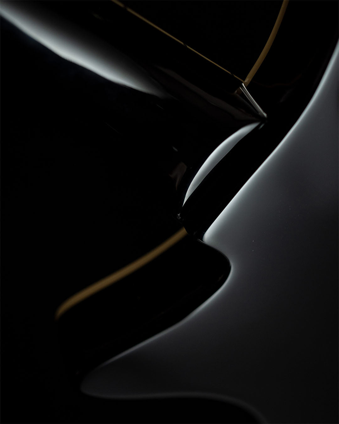 Revolte - Pure Black