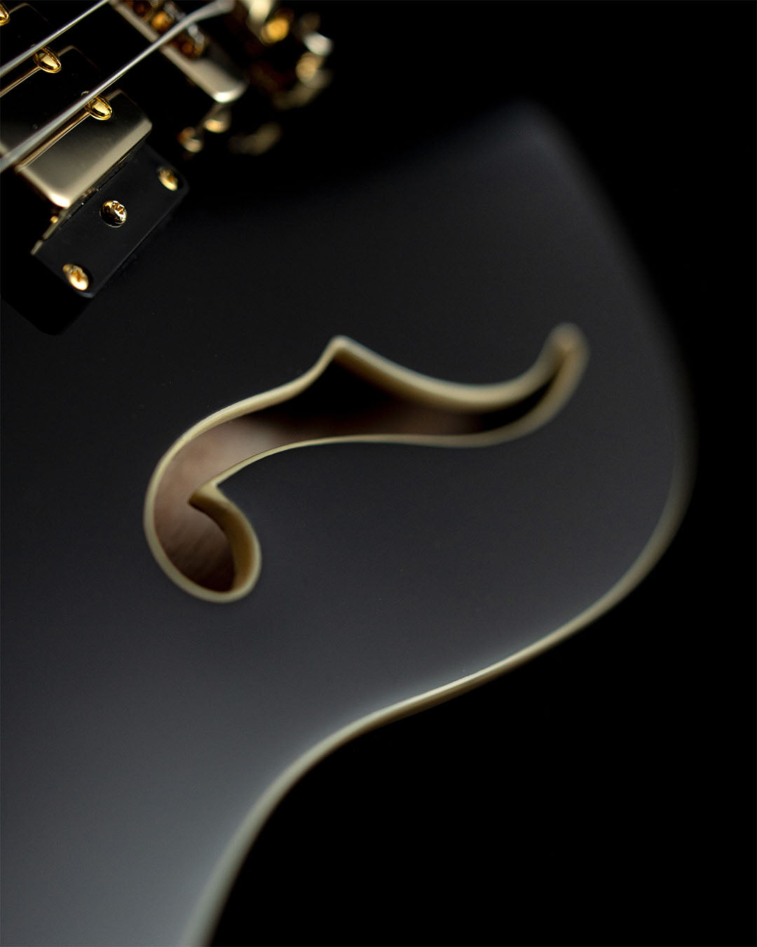 Revolte - Pure Black