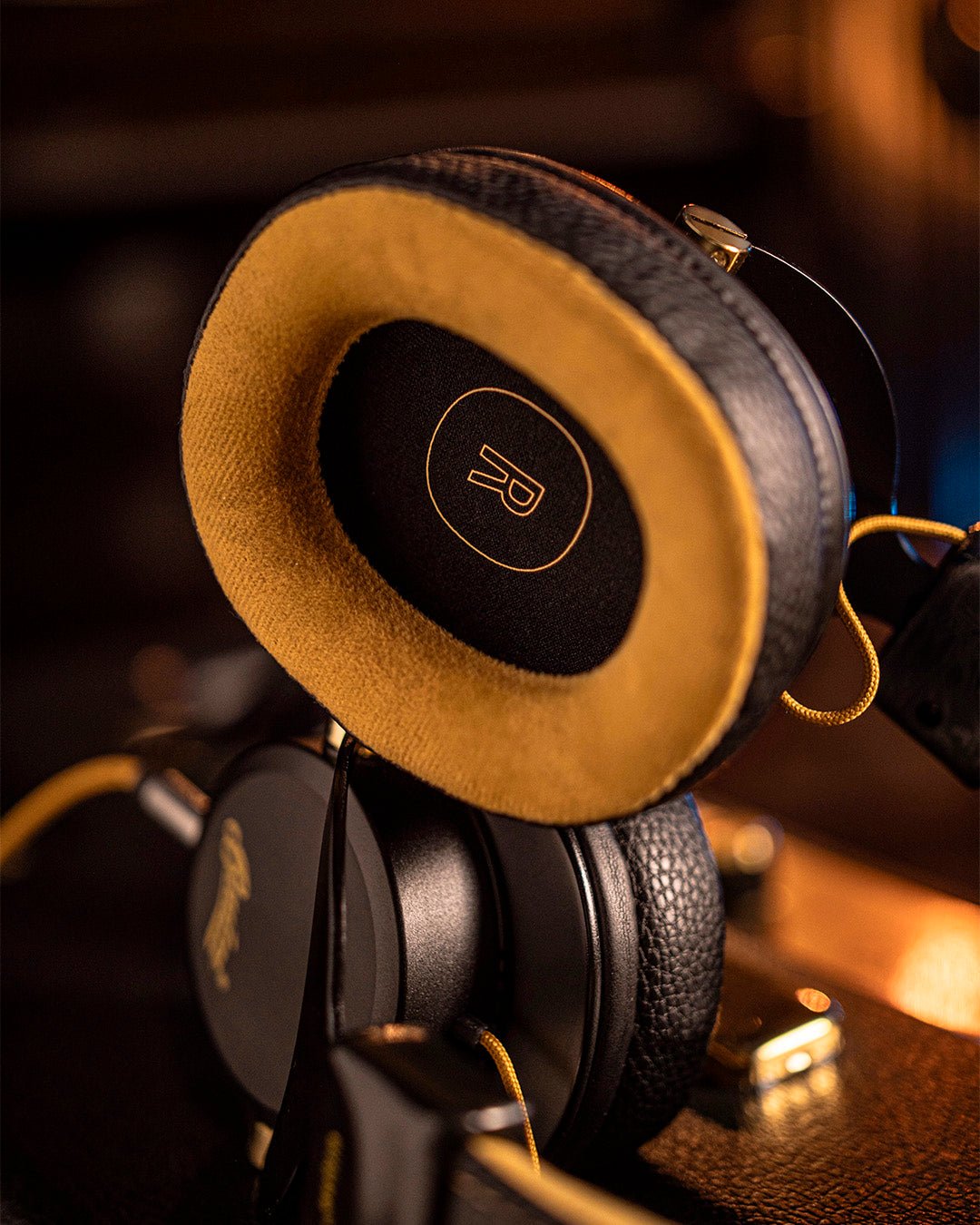 ellipse studio headphones - Baum Guitars