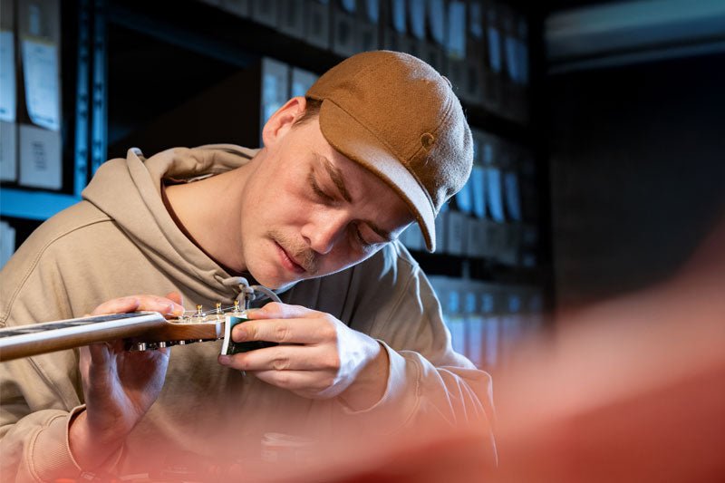 Step 6 of 6: Almost in Your Hands: Final Setup & Dispatch - Baum Guitars