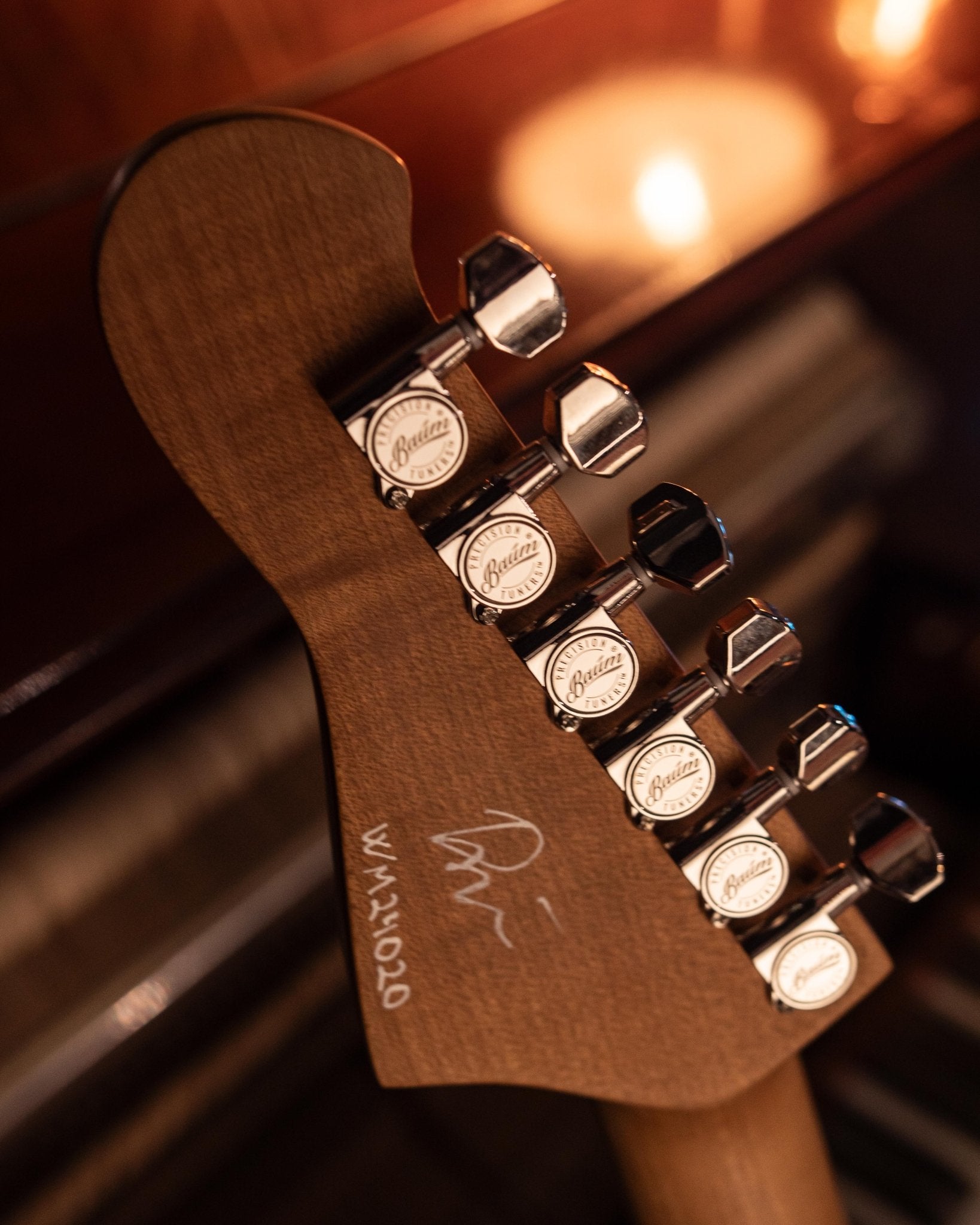 Wingman - Custom Shop / Korina Body - Baum Guitars