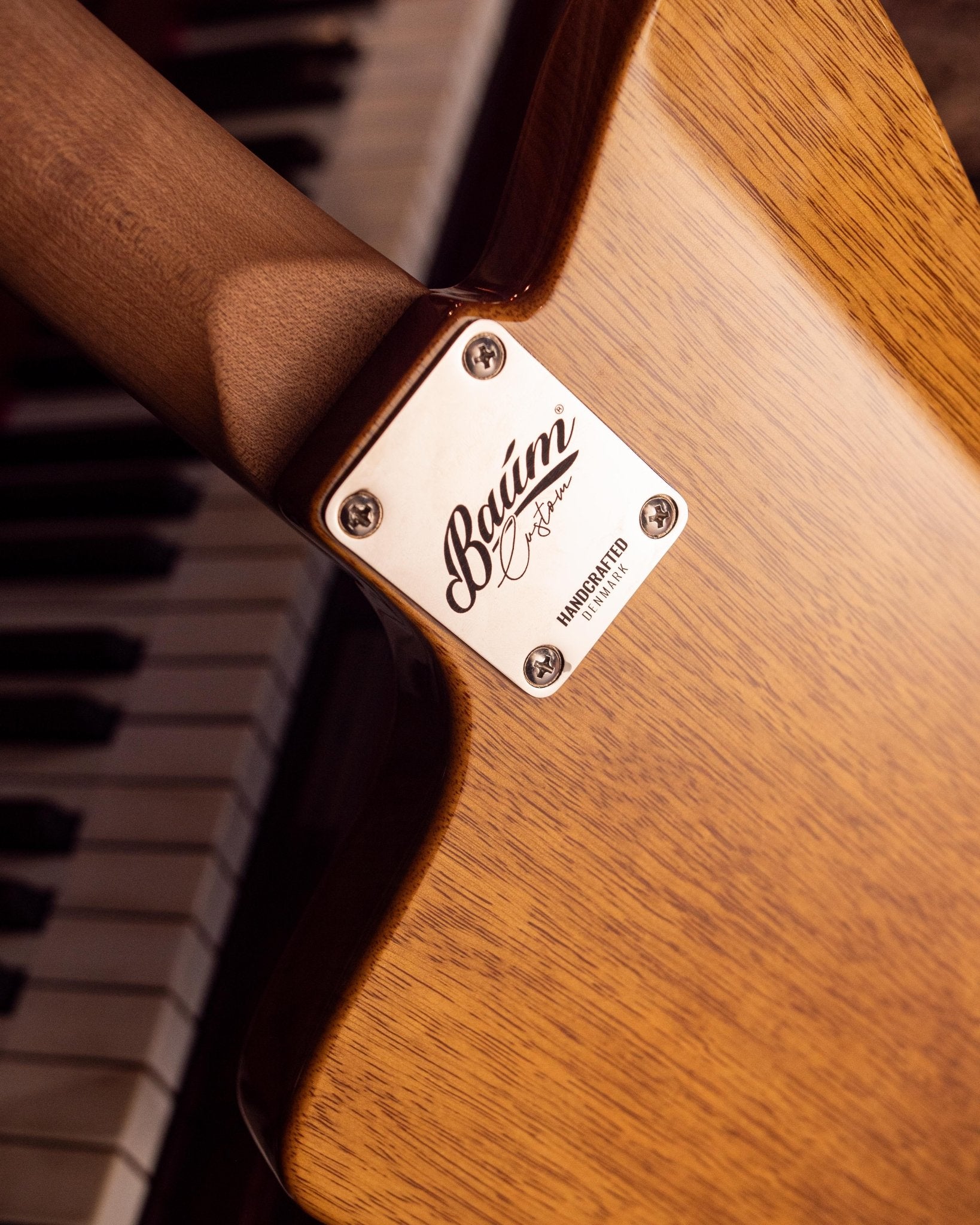 Wingman - Custom Shop / Korina Body - Baum Guitars