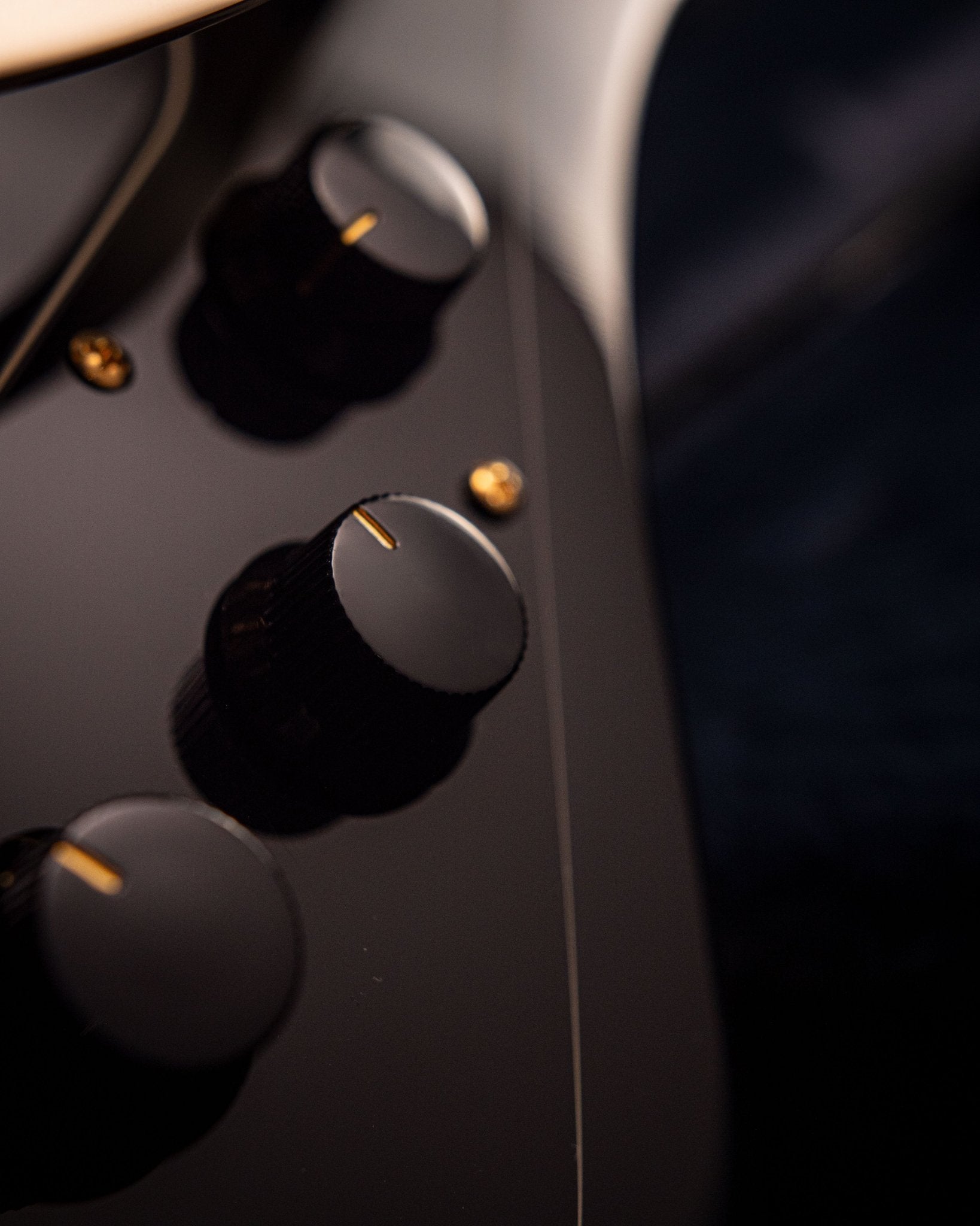 Wingman Deluxe - Pure Black - Baum Guitars