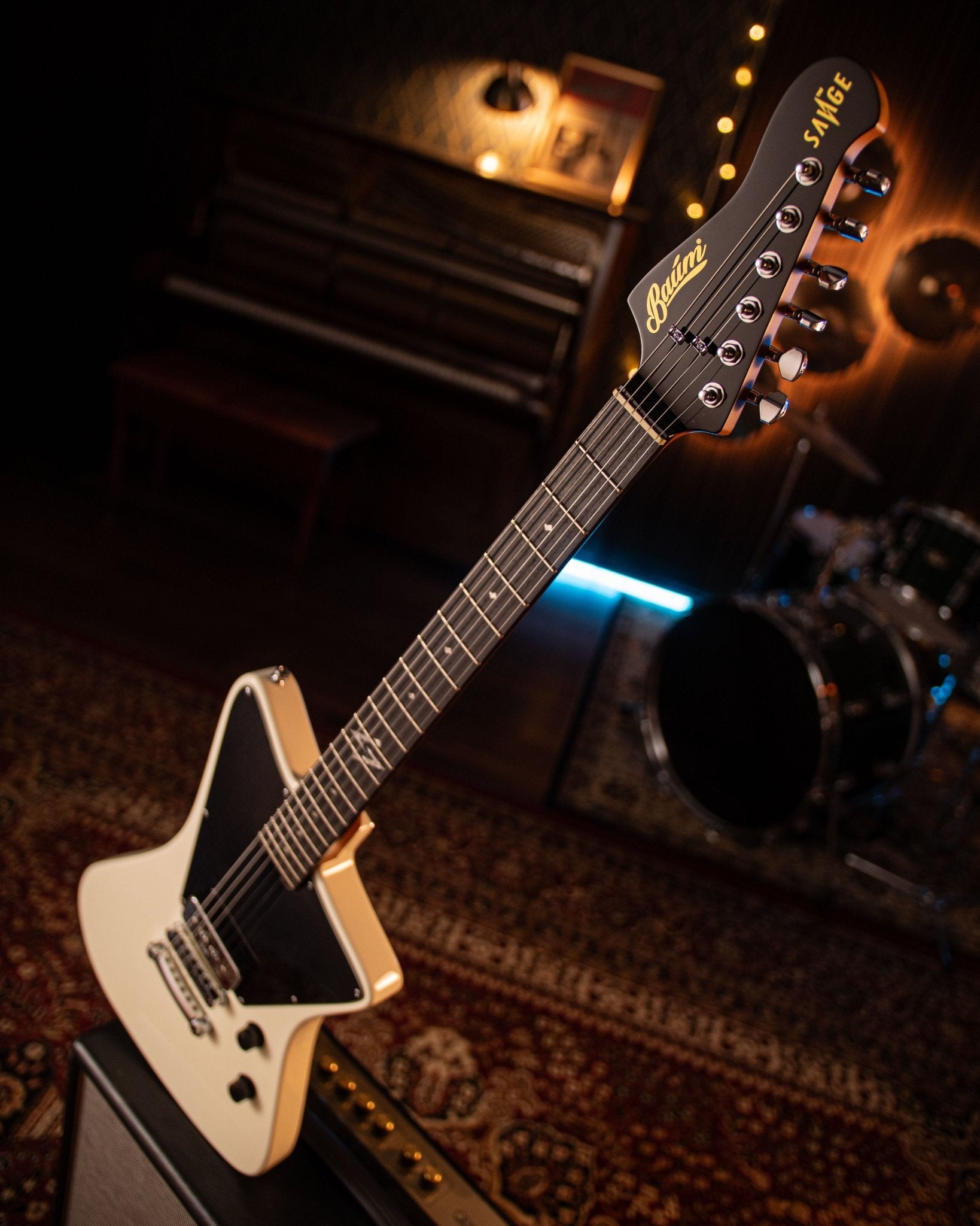 Savage - Vintage White - Baum Guitars