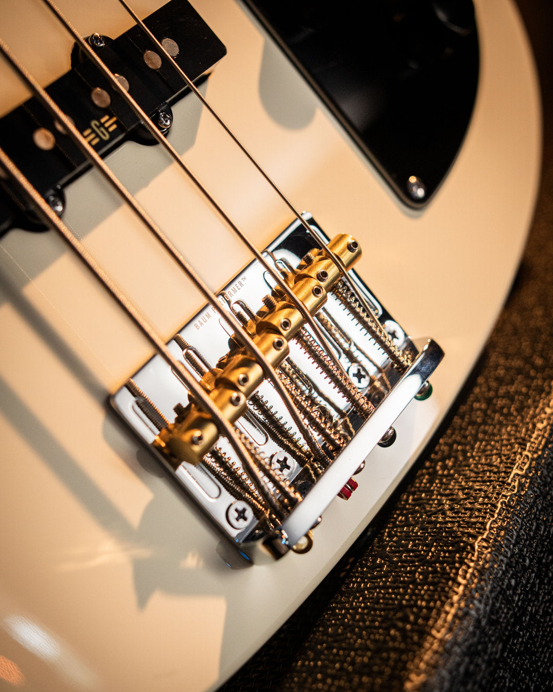 Nidhogg VEGA Bass - Vintage White