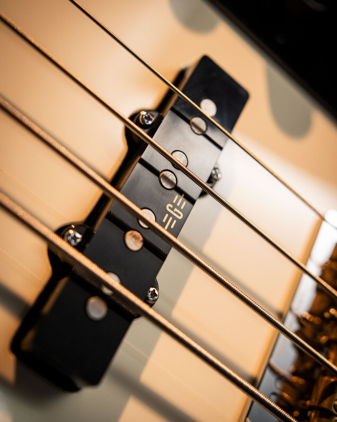 Nidhogg VEGA Bass - Vintage White