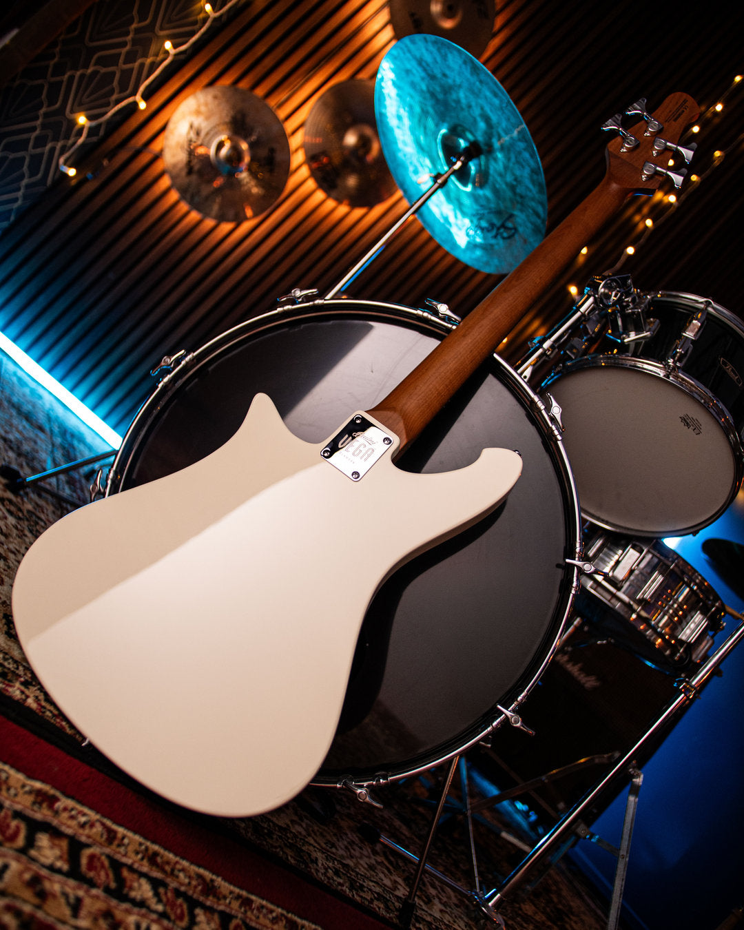 Nidhogg VEGA Bass - Vintage White