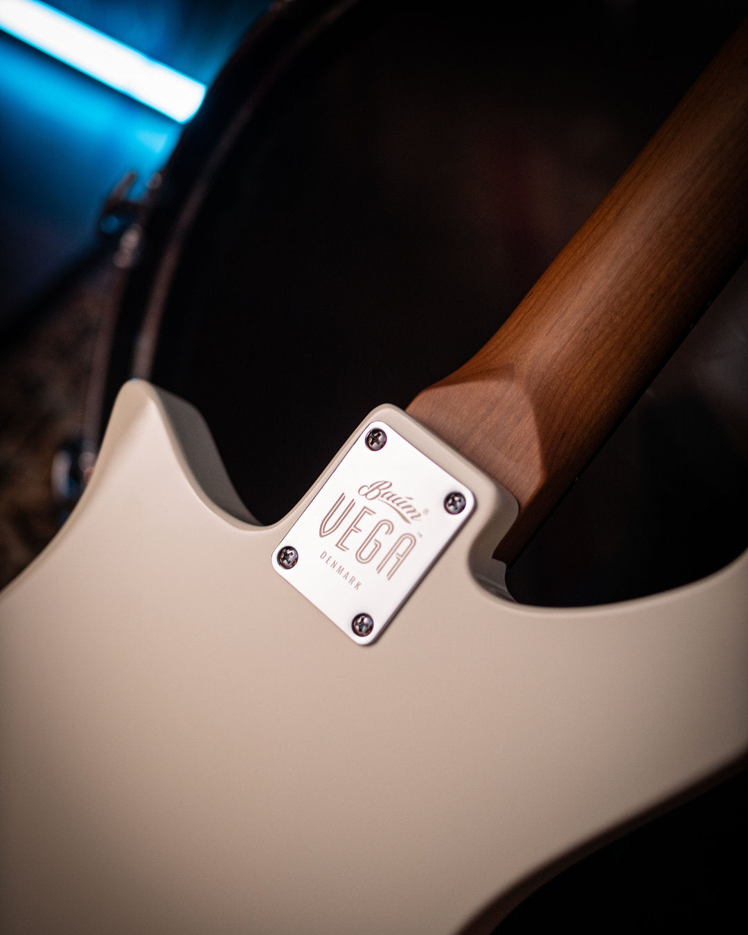 Nidhogg VEGA Bass - Vintage White