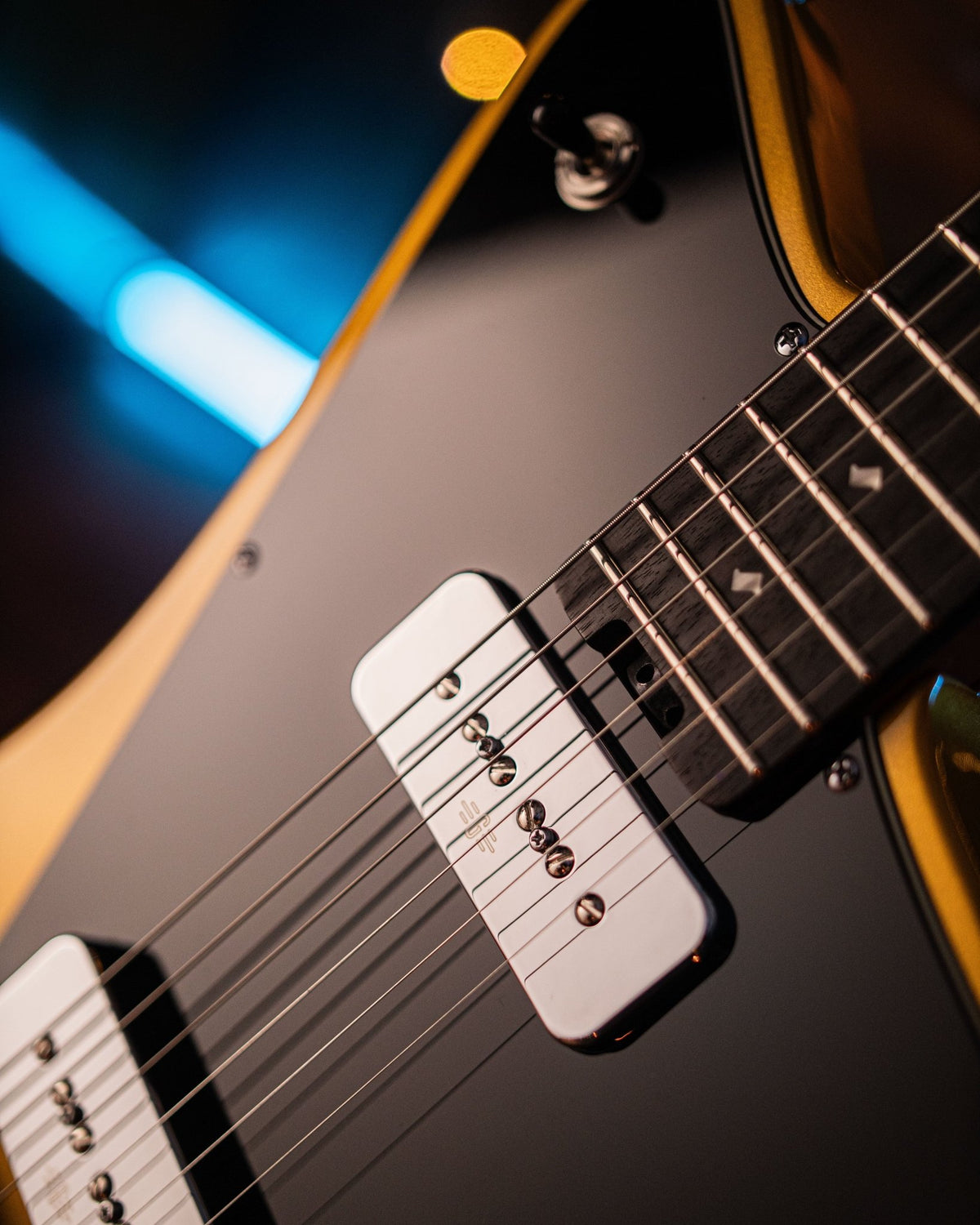 Savage - Amber Gold - Baum Guitars