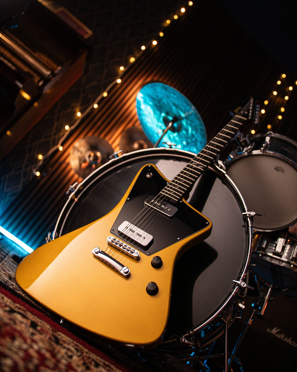Savage - Amber Gold - Baum Guitars